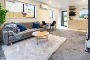 Explore Addington and CBD 1 bed w/carpark